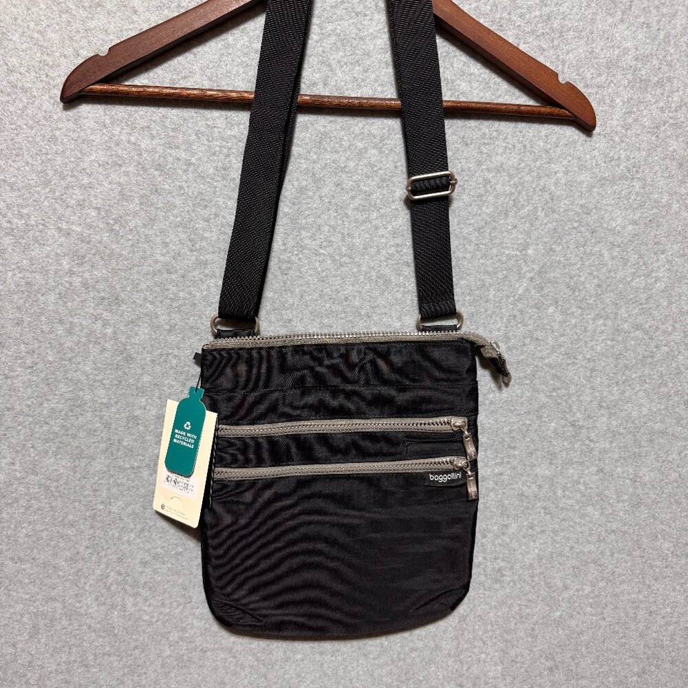 Baggallini Comrade 3-Zipper Crossbody Black